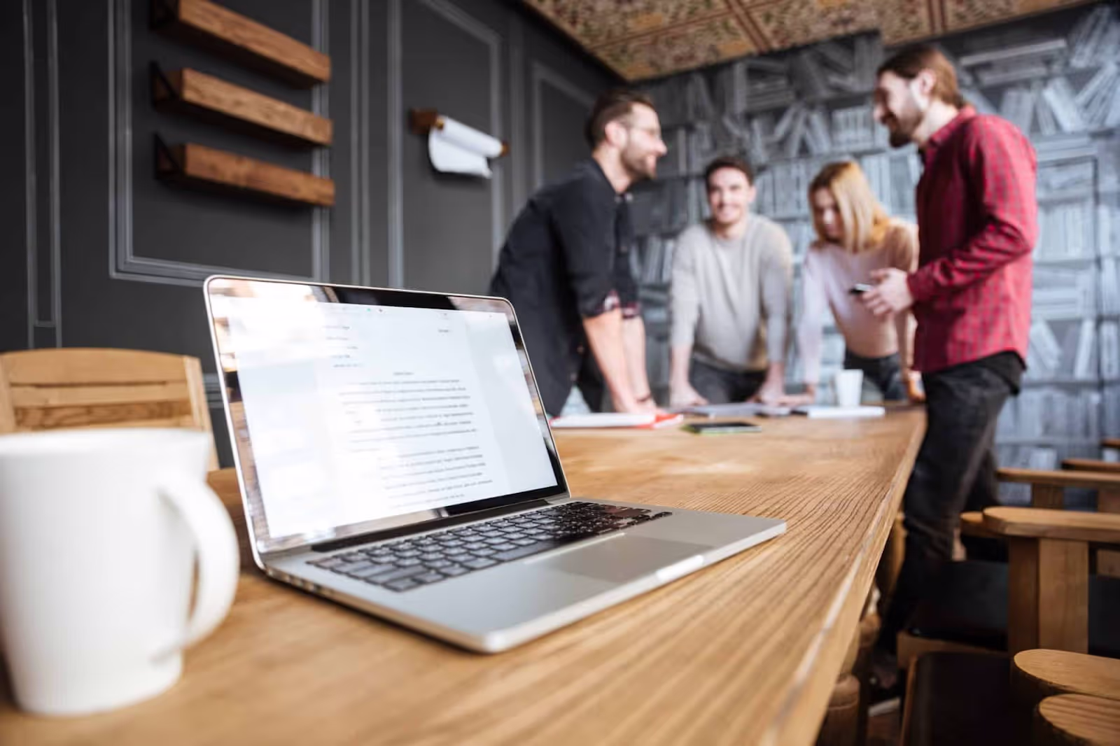 Assists the project manager: Collaborative support for effective project management